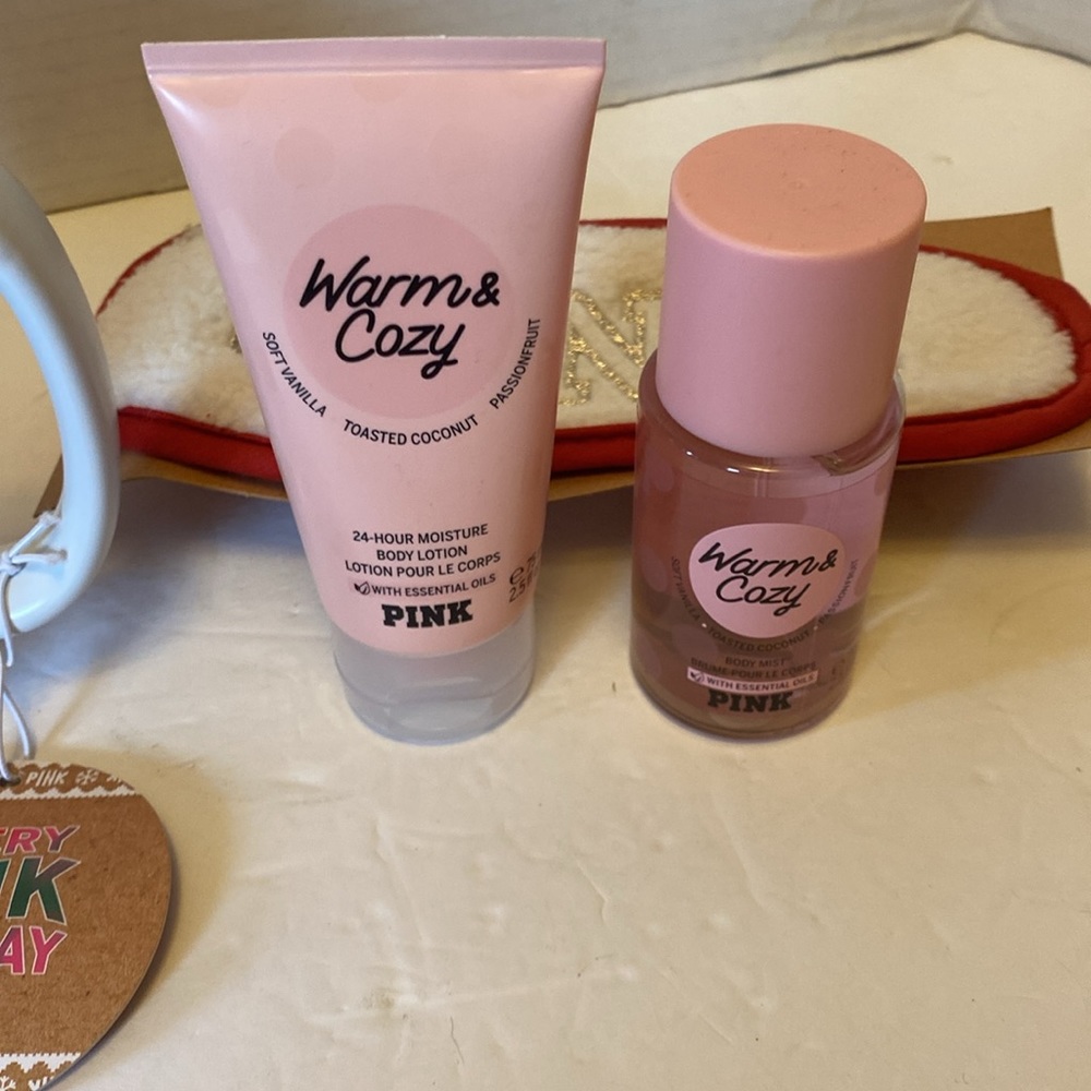 NWT. Victoria secrets pink filled Holiday gift mug. - Picture 4 of 6